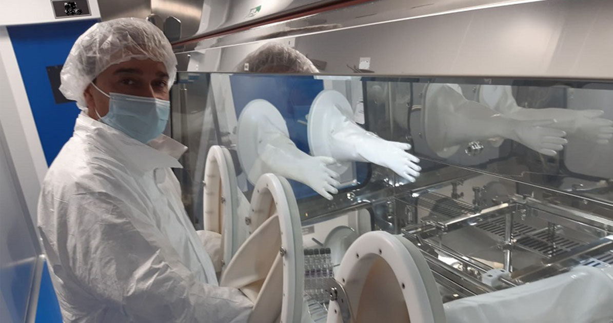 Imagen de Jordi Net realizando pruebas de desarrollo de ciclos VH2O2.