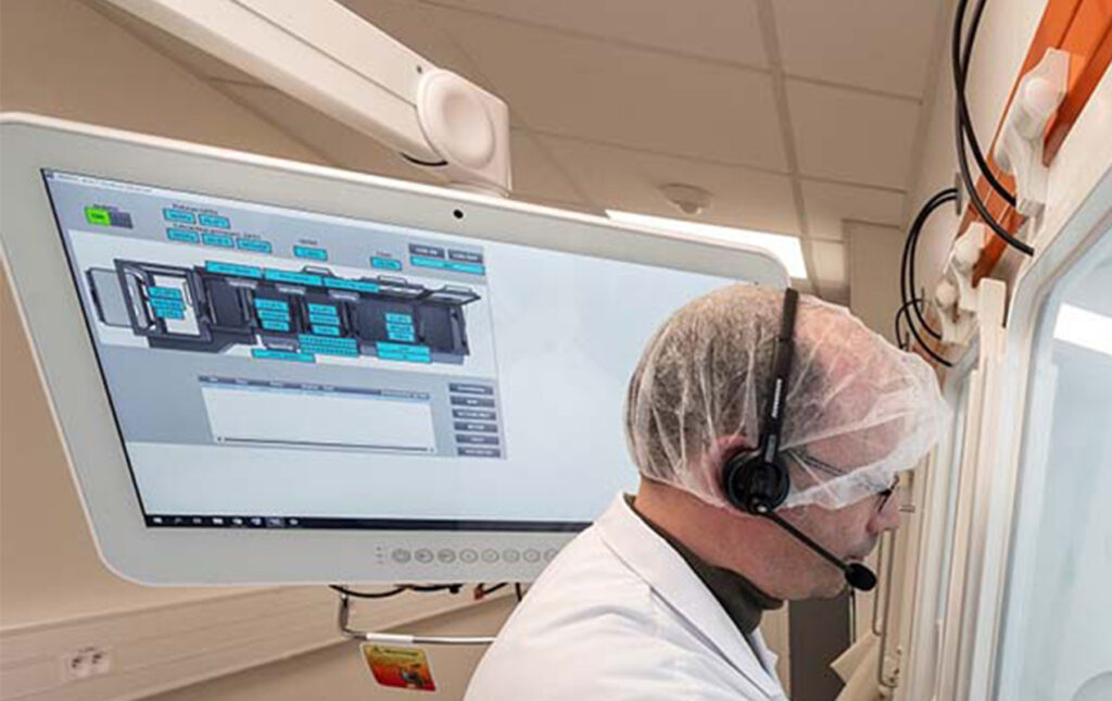 Aislador salamanderU con software de gestión de fabricación (MES) y registro electrónico de lotes (eBR).