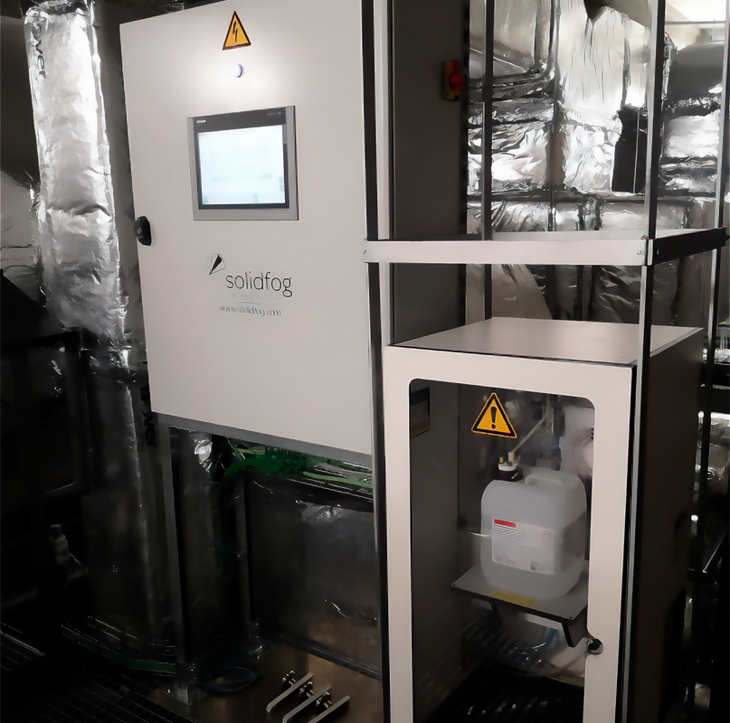 Vista de una instalación Dosymist CS de Solidfog: sistema de control y suministro de peróxido de hidrógeno centralizado, ubicado en zona técnica